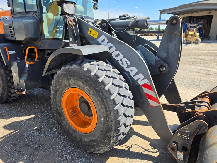 2021-doosan-dl220-image-26