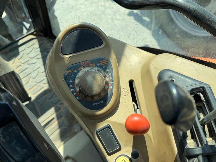2004-agco-rt100a-image-18