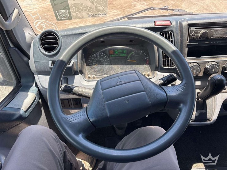 2015-mitsubishi-fuso-fec72w-image-11