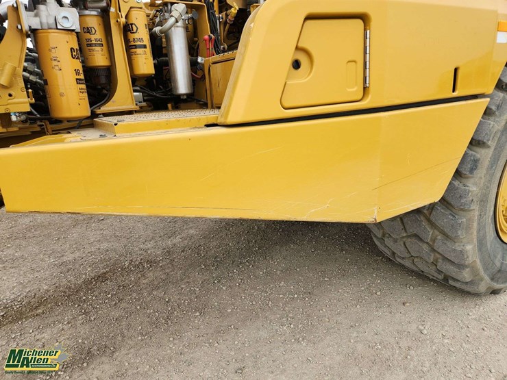 2022-caterpillar-730-image-34