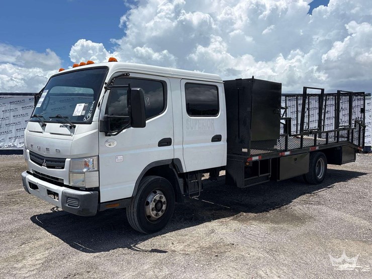2015-mitsubishi-fuso-fec72w-image-1