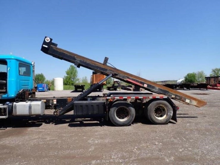 2015-mack-granite-gu813-image-82