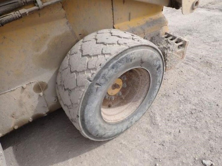 2008-john-deere-328-image-28