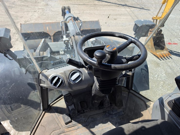 2021-doosan-dl220-image-13
