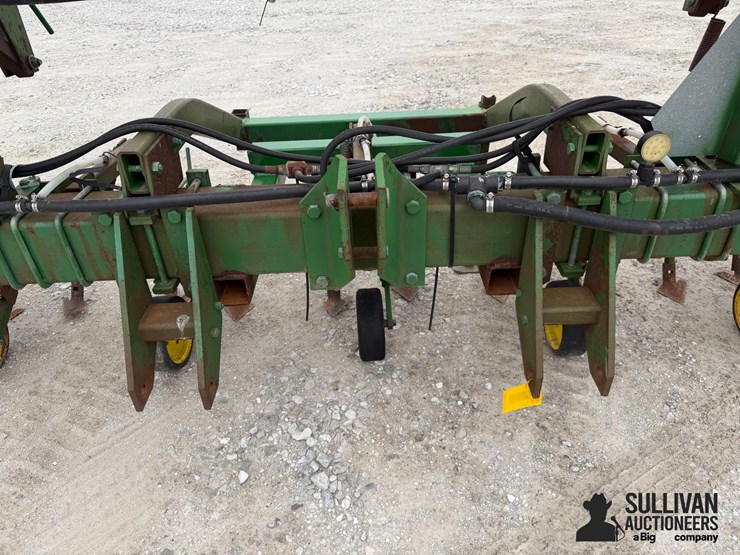 john-deere-845-image-9