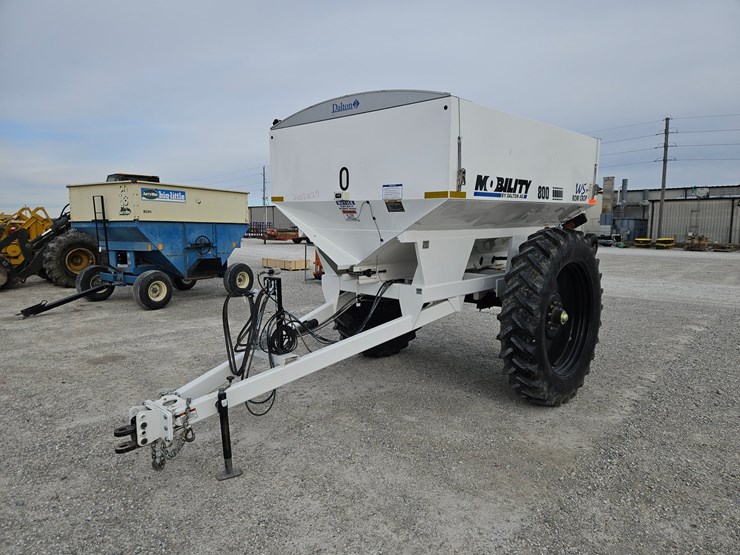 #205229-•-2022-dalton-800-fert-spreader-image-1