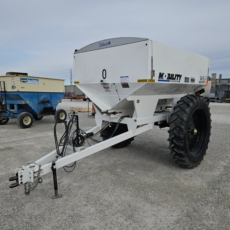#205229 • 2022 Dalton 800 Fert Spreader