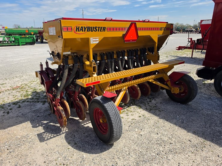 2022-haybuster-107c-image-13