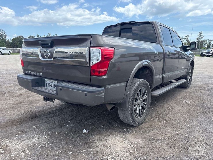 2016-nissan-titan-image-3