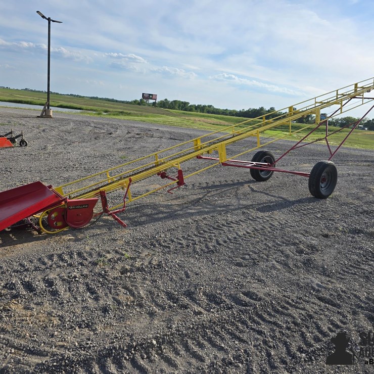 NEW HOLLAND 132