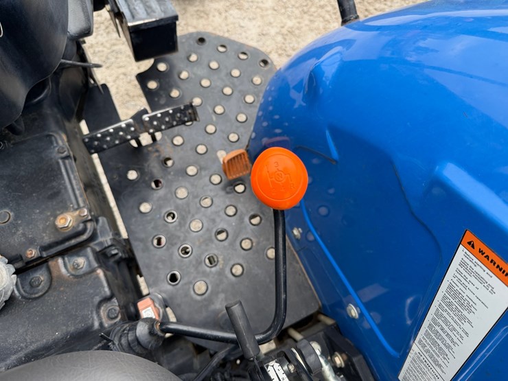 2014-new-holland-workmaster-65-image-9