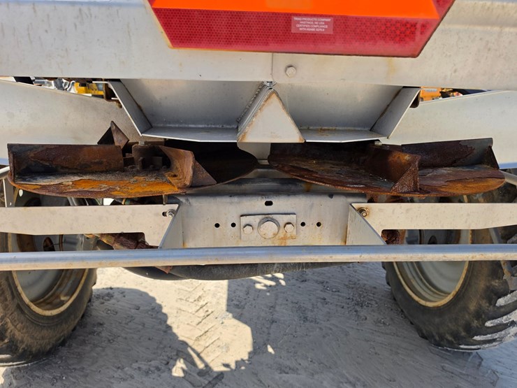 #205941-•-2014-agco-rg1300-spreader-image-16
