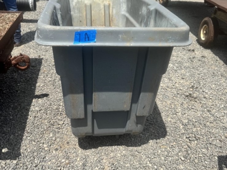 rubbermaid-rolling-trash-can-image-2