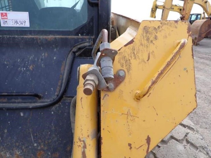 2008-john-deere-328-image-18