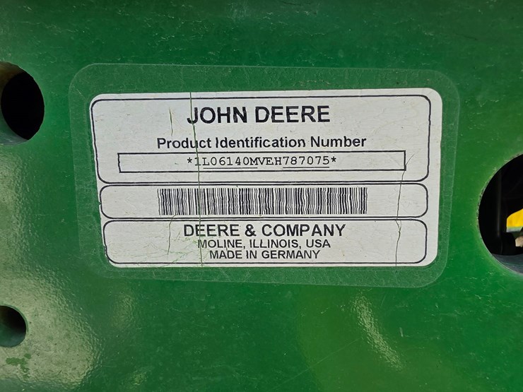 2014-john-deere-6140m-image-17