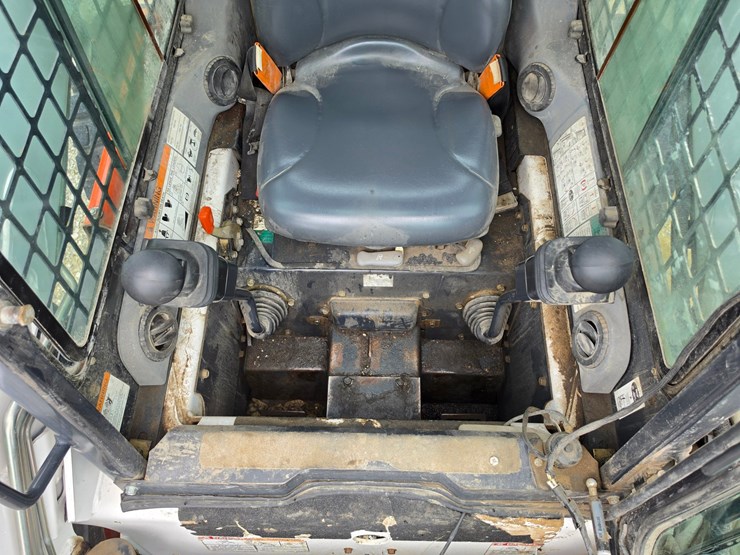 2002-bobcat-773g-image-9