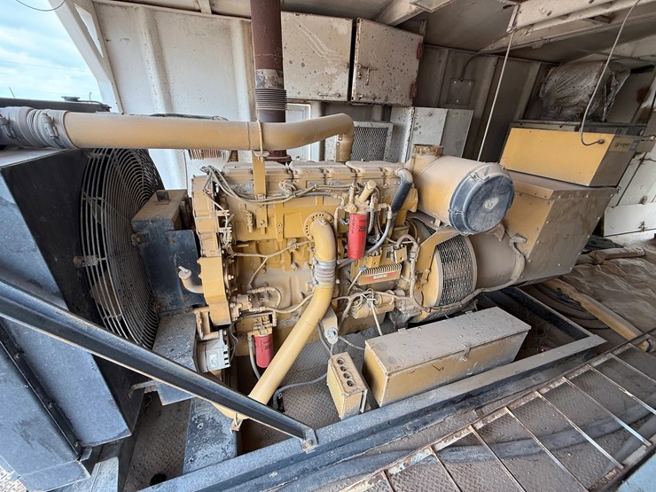 2012-caterpillar-c15-image-22