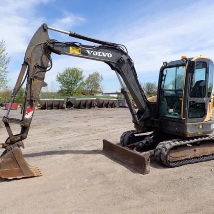 2015 VOLVO ECR58D