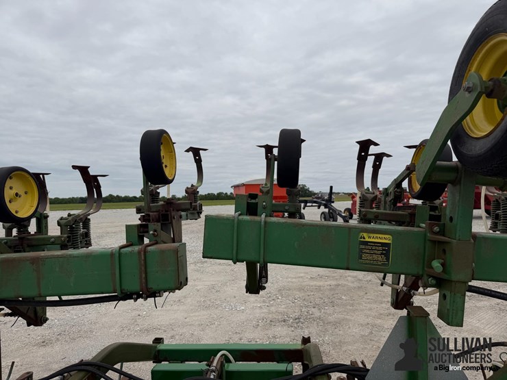 john-deere-845-image-15