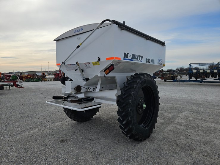 #205229-•-2022-dalton-800-fert-spreader-image-11