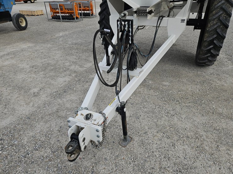 #205229-•-2022-dalton-800-fert-spreader-image-2