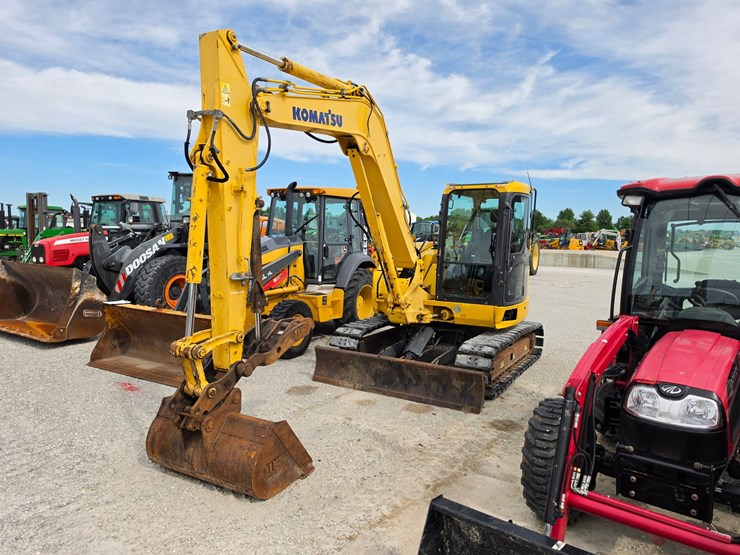 2013-komatsu-pc88mr-8-image-1