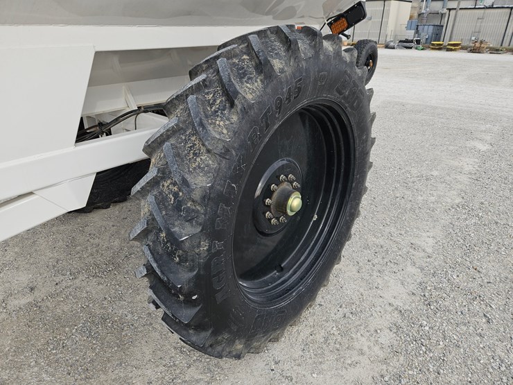 #205229-•-2022-dalton-800-fert-spreader-image-5