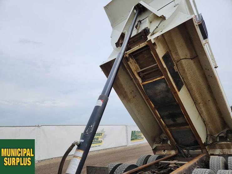 2013-international-workstar-7400-image-31