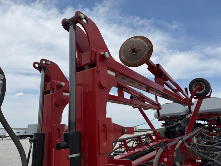 2014-case-ih-1255-image-19