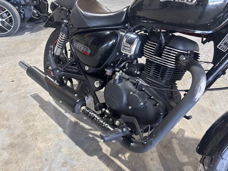 #23989-•-2022-royal-enfield-meteor-350-image-6