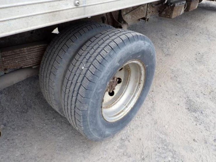 2004-ford-e450-image-38