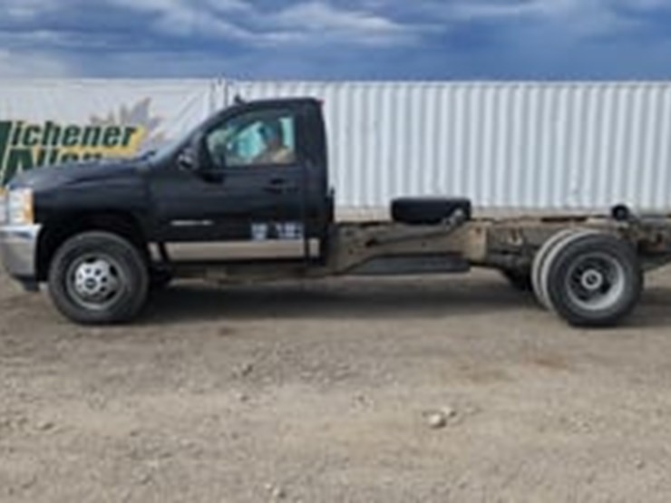 2012-chevrolet-silverado-3500-image-5