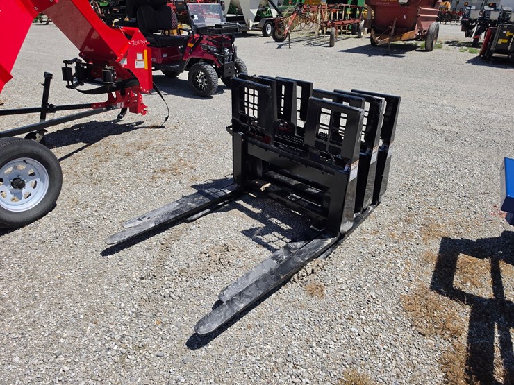 #205365-•-new-wt-pallet-forks-image-1