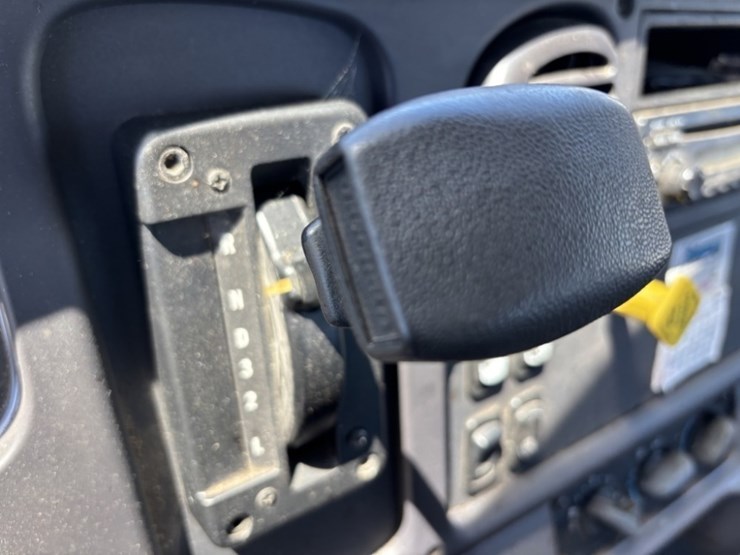 2012-freightliner-m2-s/a-cab-&-chassis-image-24