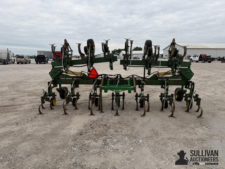 john-deere-845-image-6