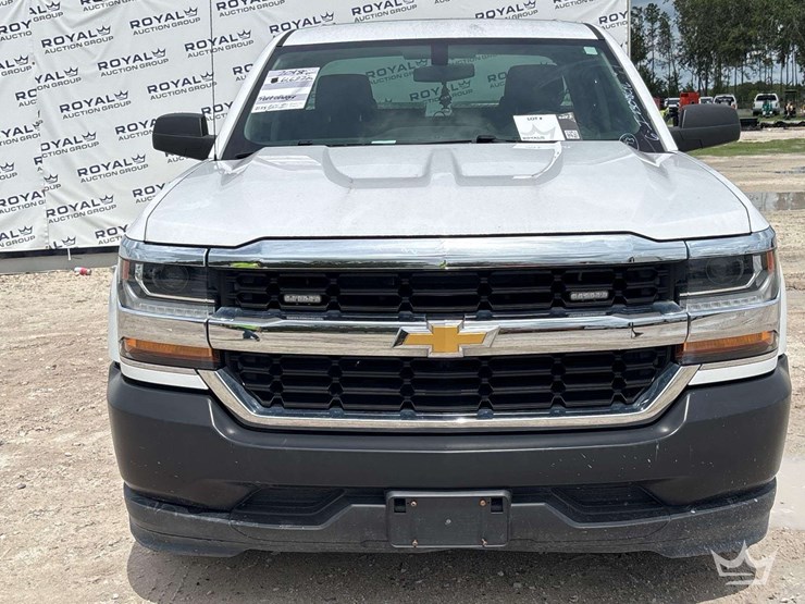 2018-chevrolet-silverado-1500-image-24