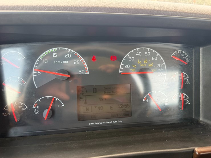 #16284-•-2018-volvo-truck-image-13