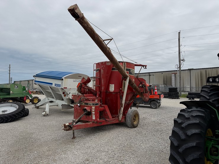 gehl-170-image-10