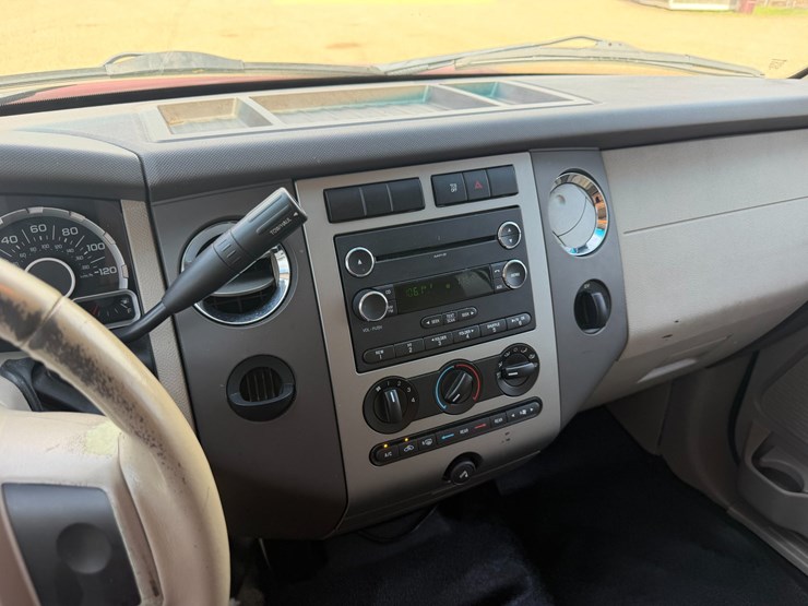 2013-ford-expedition-image-13