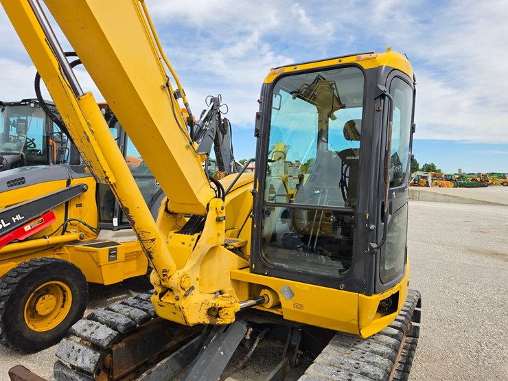 2013-komatsu-pc88mr-8-image-4