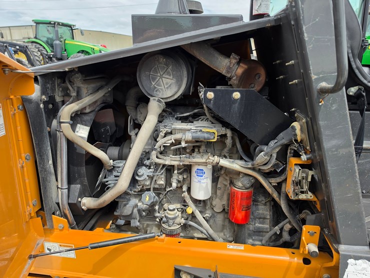2019-case-586h-image-8