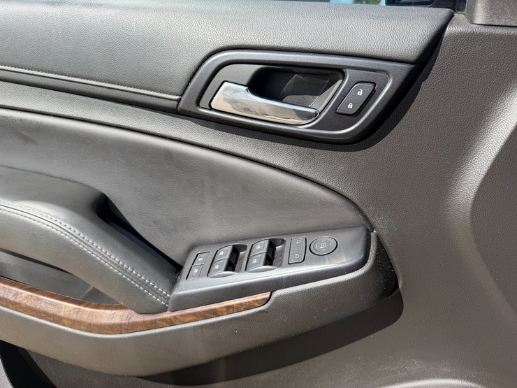 2018-chevrolet-tahoe-image-8