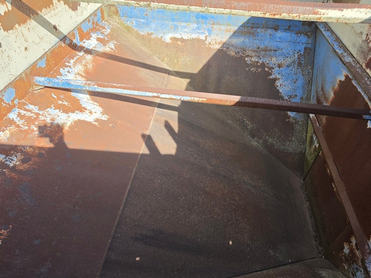 #205816-•-dmi-gravity-wagon-image-3