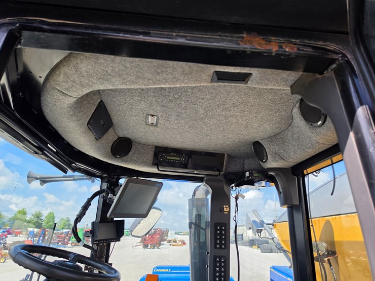#205941-•-2014-agco-rg1300-spreader-image-4