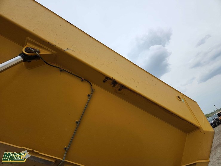 2022-caterpillar-730-image-35
