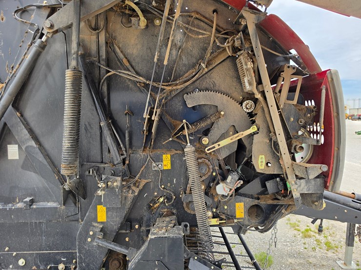 2014-case-ih-rb465-image-7
