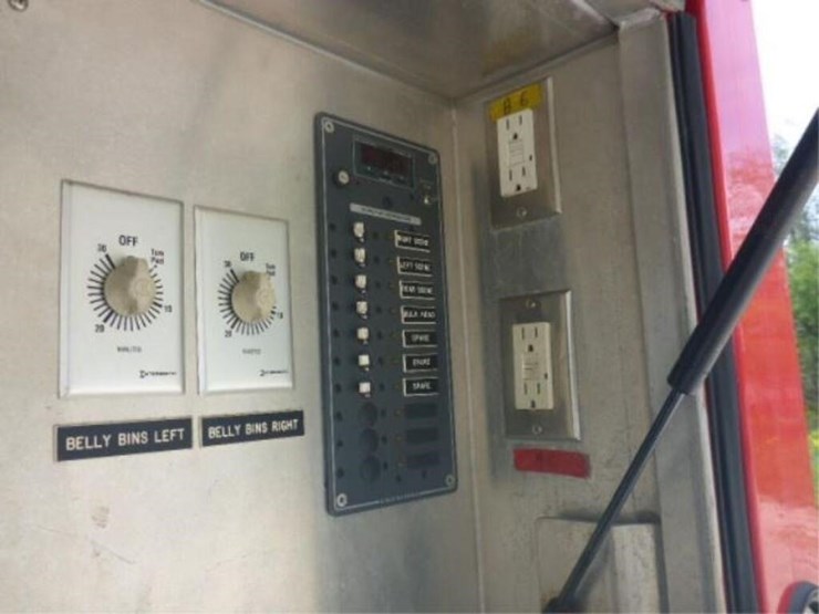 2005-gmc-t8500-image-56