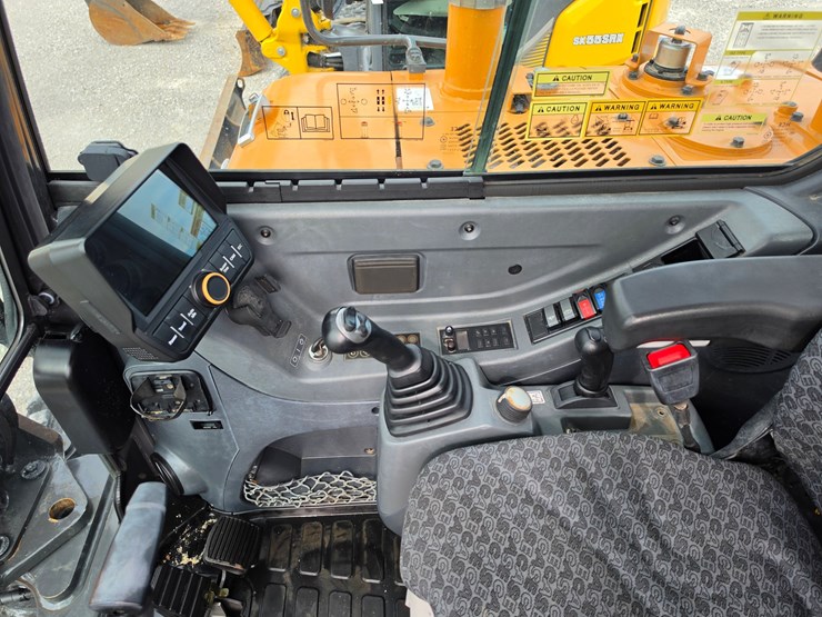 2018-case-cx57c-image-9