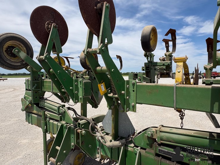 john-deere-845-image-11