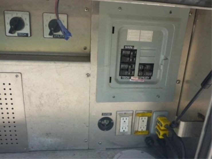 2005-gmc-t8500-image-51